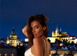 Elegantní společnice připravená na večer v centru Prahy